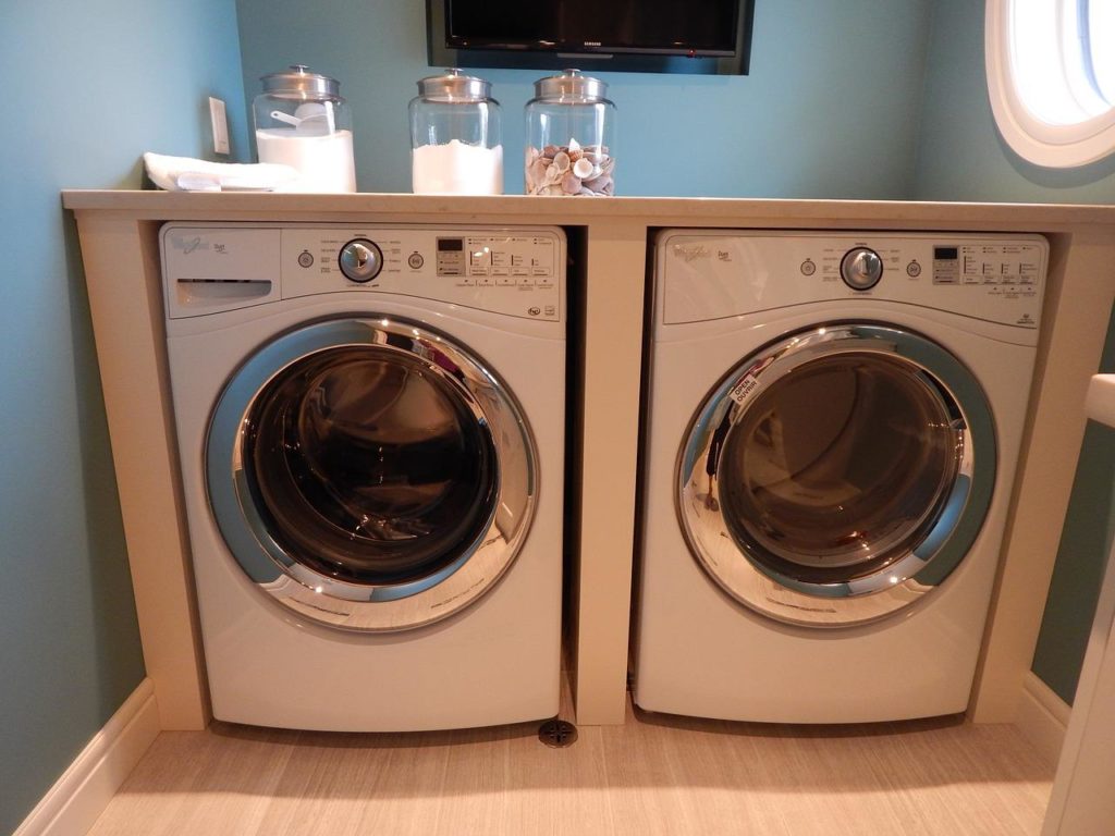 ２台並んだドラム式洗濯機